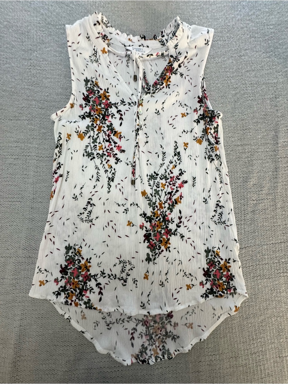 Market & Spruce White Floral Sleeveless Split-Neck Camisole